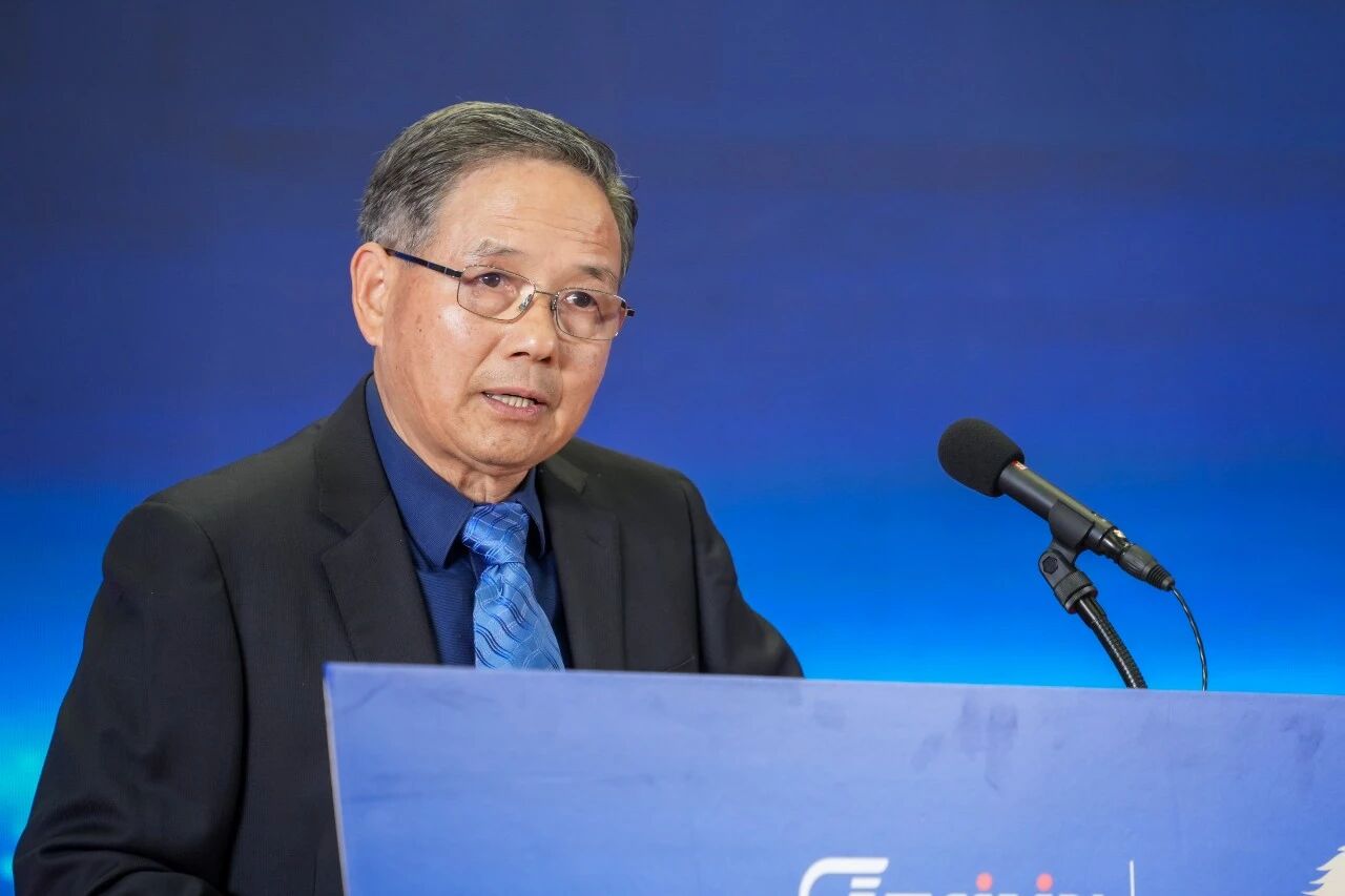 董事长叶大林先生开幕致辞.jpg